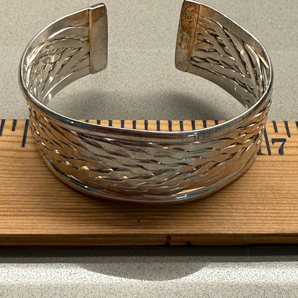 Silver basket weave Cuff Bracelet - Picture 4 of 4